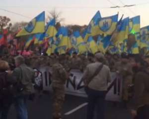 Батальон &quot;Азов&quot; и &quot;Правый сектор&quot; вышли на марши, посвященные годовщине создания УПА
