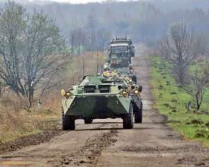 Яценюк на Львівщині проїхався на новенькому БМП