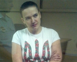 Над Савченко в больнице перестали издеваться - адвокаты