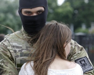 "Розкажи, чим ти дихаєш, братику, там, під кулями?" - народ пише вірші про війну