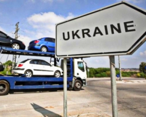 Автоимпорт в Украине сократился на 64%