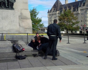 Стало известно имя стрелка, открывшего огонь под парламентом Канады