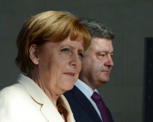 Порошенко обсудил с Меркель продолжения газовых переговоров с Россией