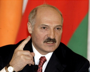 Лукашенко зажадав від білоруських письменників творів рівня &quot;Війни і миру&quot;