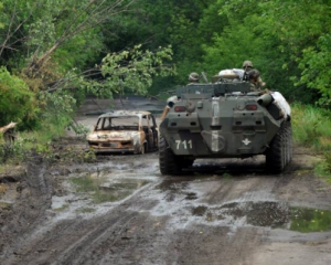 Боевики наносят на свою технику опознавательные знаки ВСУ и готовят провокации
