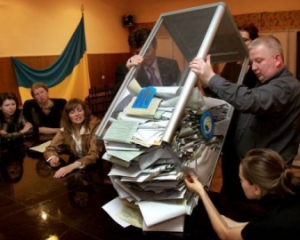 На Житомирщині  голоси виборців підраховували в туалеті