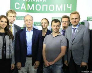 На переговоры о коалиции Садового приглашали и Порошенко, и Яценюк