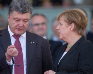 Порошенко говорил с Меркель о надежных поставках газа в Европу
