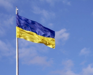 Защитники донецкого аэропорта вывесили  на высшей точке флаг Украины