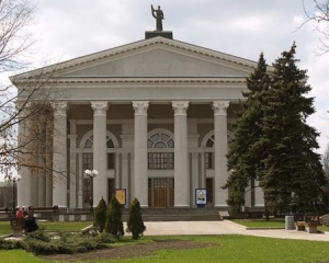 Украинские театралы призывают лишить Донецкий драмтеатр статуса национального
