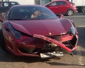 В России старенький ВАЗ протаранил суперкар Ferrari 458 Italia