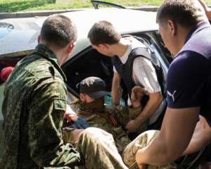 31 блокпост під обстрілами: волонтери вивозять вбитих і поранених