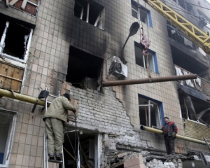 У Донецьку неспокійно: вибухи і залпи великокаліберних знарядь
