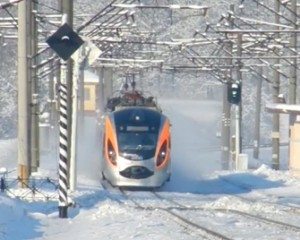 Hyundai снова не доехал до пункта назначения, потому что застрял в поле
