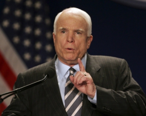 Отказ Белого дома в оружии Украине вредит авторитету США - Маккейн
