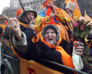 В Оранжевой революции 10 лет назад приняли участие до 7 млн украинцев