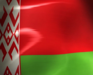Украинский МИД просит объяснить, почему в Белоруссии у людей отбирают украинские флаги