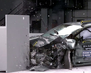 Subaru Impreza розбили на "відмінно" в краш-тесті IIHS