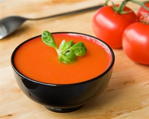 Холодний суп з авокадо і помідора урізноманітнить обіднє меню