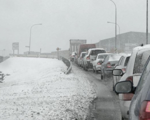 Через снігопад на київських дорогах фіксують 6-бальні затори