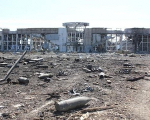 Украинские бойцы отбили 12 атак на аэропорт Донецка