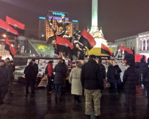 На Майдане отмечают годовщину &quot;Правого Сектора&quot;