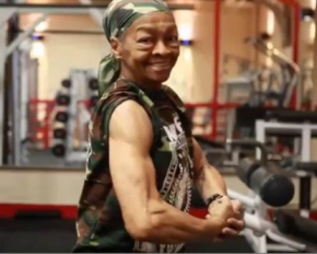 77-летняя бабушка стала пауэрлифтером года