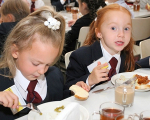 Минфин предлагает отменить стипендии и бесплатные обеды в школах