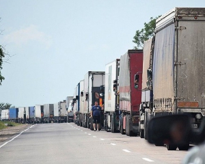 На виїзді з Криму &quot;застрягли&quot; майже тисяча вантажівок