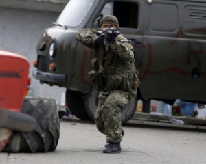 Под Донецком &quot;воюют&quot; плохо вооруженные террористы, которые не умеют стрелять