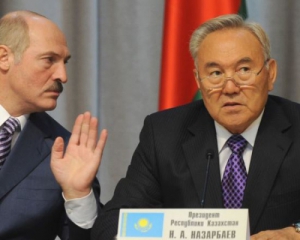 Лукашенко и Назарбаеву выгодный мир на Донбассе - эксперт