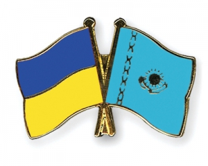 Україна відновлює із Казахстаном військову співпрацю - Порошенко