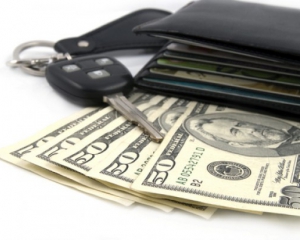 Депутати пропонують обкласти податком власників "розкішних" автомобілів з об'ємом двигуна більше 3,5 літра