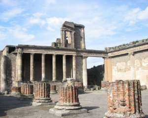 Античные Помпеи восстанавливают по камешку