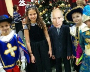 Школьник в костюме Путина напугал бабушку на новогоднем празднике