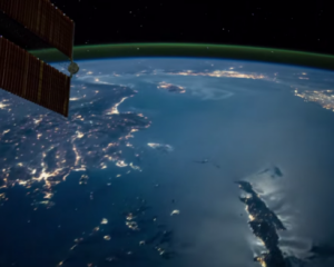 Німецький астронавт зробив заворожливі знімки Землі з 400-кілометрової  висоти