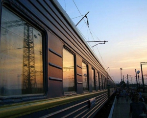 Кримська залізниця відправила поїзди на материкову Україну