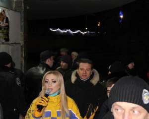 Певице Валевской, которая развлекала Антимайдан, сорвали концерт в Моршине
