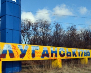Русские писатели в "российском" Луганске раздают "гуманитарку"