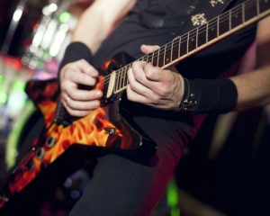 Киновечер: соблазнительные фанатки и громкие гитары - три фильма о рок-музыкантах
