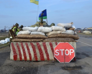 Через обстріли в зоні АТО перекрили кілька доріг