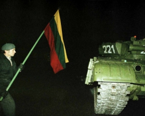 24 роки тому у Вільнюсі радянські танки розстріляли беззбройних литовців