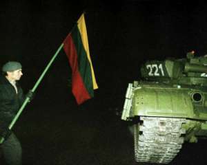 24 роки тому у Вільнюсі радянські танки розстріляли беззбройних литовців
