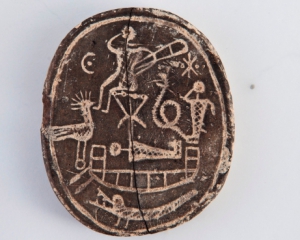 На Кипре ученые обнаружили уникальный амулет с изображением Гора и христианской надписью