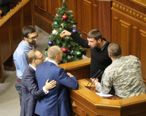 После отчета представителя Генштаба Парасюк заблокировал трибуну