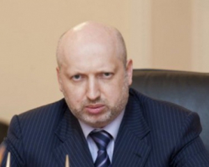 Турчинов звинувачує російські &quot;гумконвоі&quot; у трагедії під Волновахою