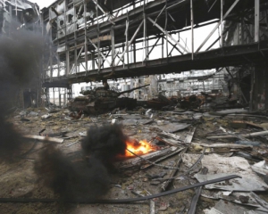 Боевики продолжают обстреливать Донецкий аэропорт