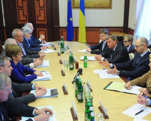 Яценюк зустрівся з президентом ПАРЄ: розповів, що терористи стали втричі агресивнішими