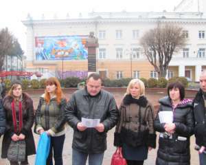 Вінницькі активісти  просять студентів аграрного університету  не підтримувати Калетніка