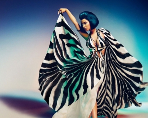 Ники Минаж показала женственную фигуру в весенних платьях Roberto Cavalli